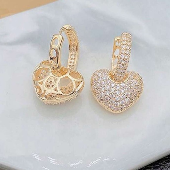 Elegant Gold Heart Drop Earrings with Sparkling Crystals - Picture 3 of 5